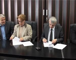 18.04.2012. - Potpisivanje ugovora o sufinasiranju projekata u oblasti kulture u Bačkom Petrovcu