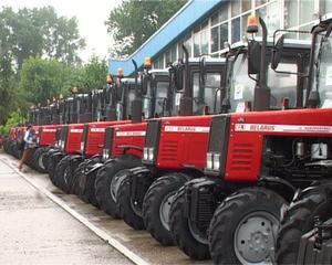 15.05.2012. - Dr Bojan Pajtić uručio ključeve traktora korisnicima kredita Pokrajinskog fonda za razvoj poljoprivrede