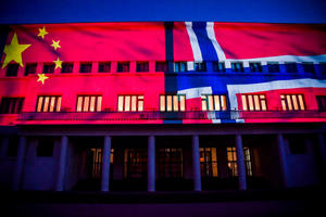 21.03.2020. - Pokrajinska vlada osvetljena zastavama Kine, Norveške, Italije i regije Lombardije