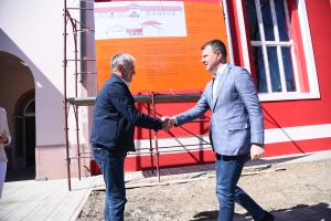 12.04.2022. - Predsednik Mirović obišao radove na rekonstrukciji domova kulture u Lovćencu, Srbobranu i Ravnom Selu