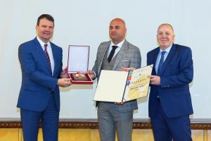 10.05.2022. - Mirović dodelio priznanja "Kapija uspeha" najuspešnijima u turizmu i ugostiteljstvu