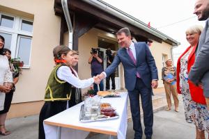 01.09.2022. - Predsednik Mirović obišao rekonstruisane objekte u školama u Sremu