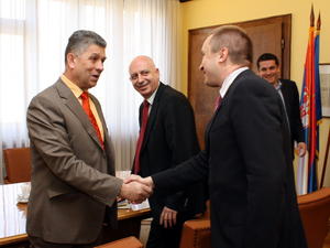 27.04.2009. - Sastanak predsednika IVV dr Bojana Pajtica sa ministrom Sulejmanom Ugljaninom, pokrivanje