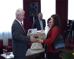 19.05.2012. -  Uručenje računara predstavnicima seoskih ženskih i nevladinih organizacija sa teritorije APV