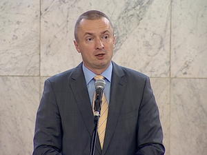 22.11.2013. - Dr Bojan Pajtić o pomoći izbegličkim i raseljeničkim porodicama u Vojvodini