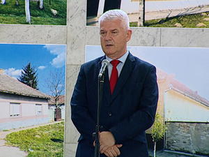 15.06.2015. - Miroslav Vasin povodom uručenja ugovora za kupovinu kuća u vojvođanskim selima