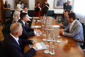 13.07.2018. - Predsednik Mirović uručio ugovore za finansiranje projekata iz oblasti lokalnog i regionalnog ekonomskog razvoja