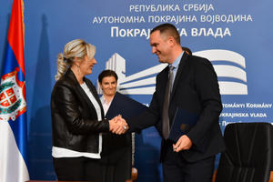 APV_1219