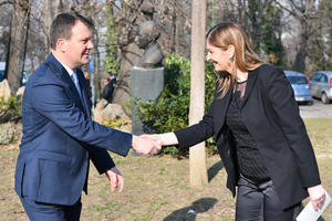 20.02.2019. - Predsednik Mirović posetio Centar za porodični smeštaj i usvojenje Novi Sad