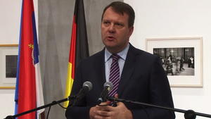 07.11.2019. - Predsednik Mirović na izložbi povodom tri decenije od pada Berlinskog zida