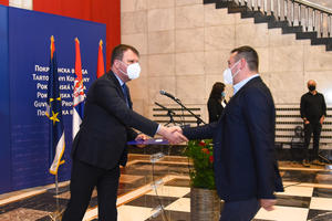APV_3567