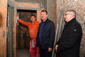 26.10.2021. - Mirović obišao radove na izgradnji stanova za socijalno ugrožene porodice u Baču