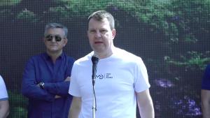 22.05.2022. - Predsednik Mirović pred početak MTB trke u okviru manifestacije „Tour de Fruška“