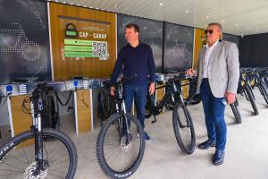 21.05.2023. - Predsednik Mirović otvorio prvu e-bajk stanicu za punjenje električnih bicikala