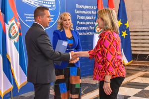 30.05.2024. - Robert Otot uručio ugovore za finansiranje radova u ustanovama obrazovanja i vaspitanja