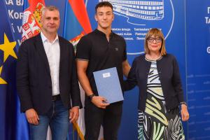 18.06.2024. - Predsednica Gojković uručila ugovore talentovanim sportistima i sportskim stručnjacima