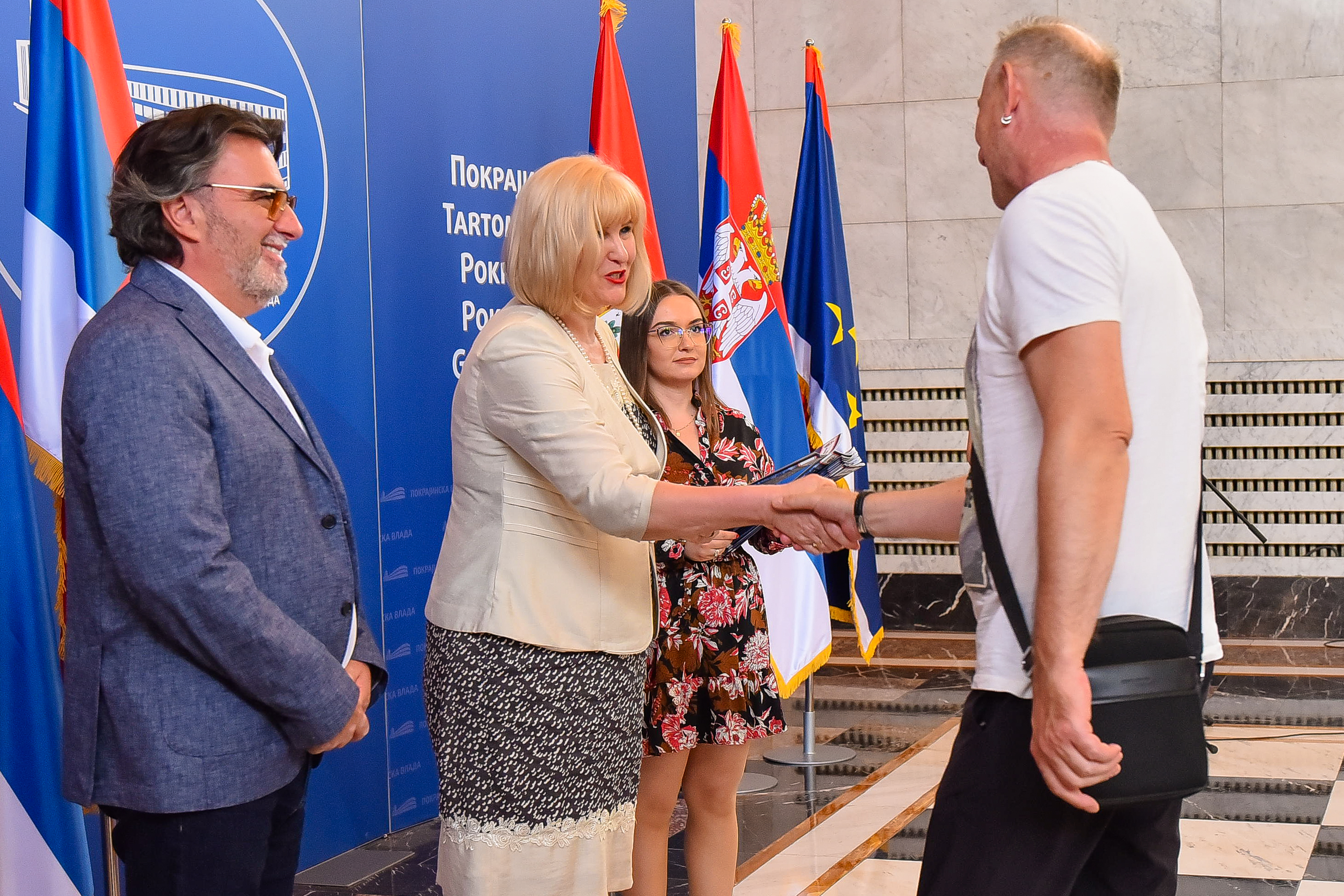 APV_2379