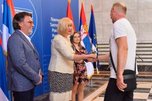 APV_2379