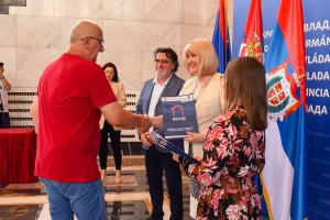 APV_2384