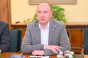 APV_3515