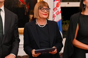 APV_5425