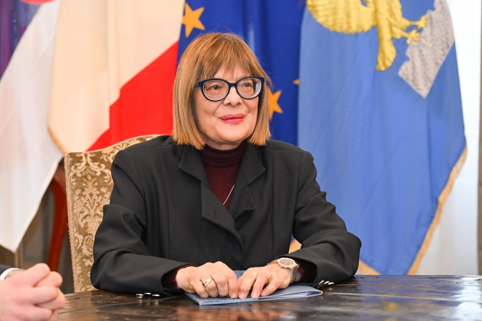 APV_1688