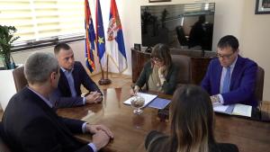 24.04.2025. - Predsednica Gojković sa saradnicima u poseti opšini Vrbas