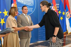 APV_8825