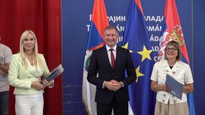 08.09.2025. - Predsednica Gojković uručila ugovore poljoprivrednicima za nabavku mašina i opreme