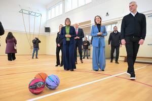 03.02.2026. - Predsednica Gojković sa saradnicima u poseti opštini Odžaci