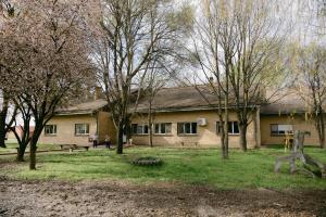 01.04.2026. - Predsednica Gojković sa saradnicima posetila Dom za za lica ometena u razvoju u Staroj Moravici