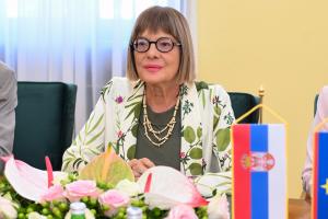 APV_4879
