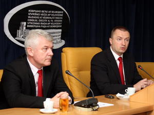 13.04.2009. - Predsednik Izvršnog veća AP Vojvodine dr Bojan Pajtić najavio otvaranje novih radnih mesta