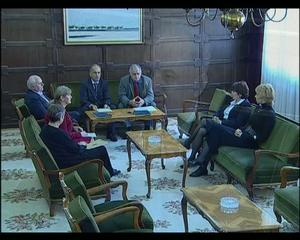 18.11.2009. - Dr Slobodan Puzović potpisivanje Protokola o saradnji na realizaciji programa ZA ČISTIJE I ZELENIJE ŠKOLE U APV