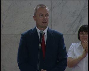 16.09.2010. - Dr Bojan Pajtić povodom uručenja novčane pomoći učenicima iz izbegličkih porodica