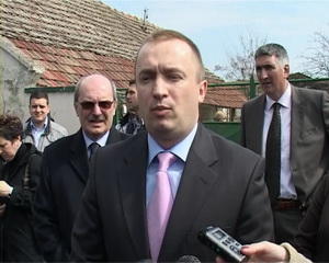 30.03.2011. - Dr Bojan Pajtić o programu podrške porodicama u kojima su rođeni blizanci